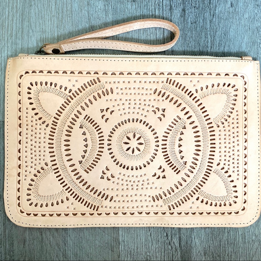Mexicana light tan wristlet